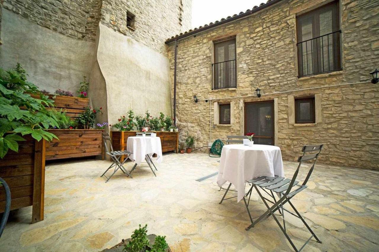 El Forn De Freixenet Con Servicios De Un *